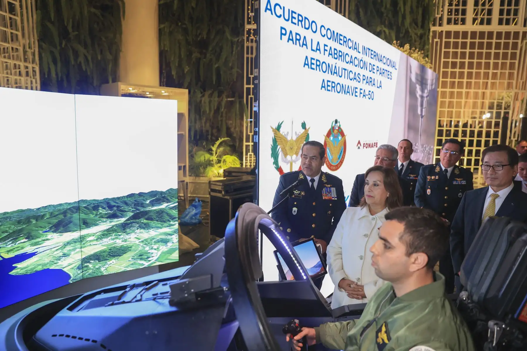Firma del acuerdo comercial entre el Seman Perú SAC y Korea Aerospace Industries. Foto: ANDINA/ Prensa Presidencia