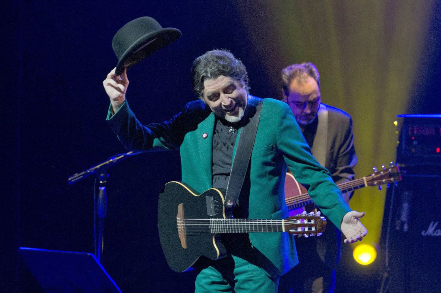 El cantautor español Joaquín Sabina presenta su espectáculo "500 noches para una crisis" en Montevideo el 7 de octubre de 2014. Foto: AFP
