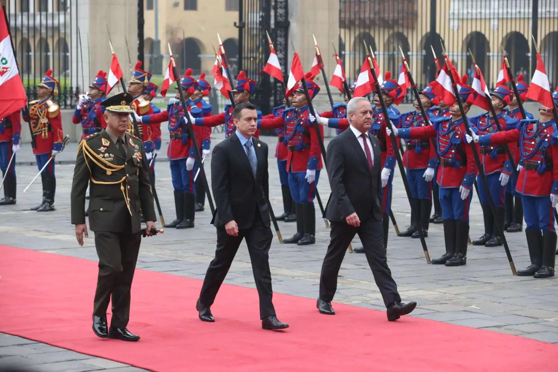 El presidente de Ecuador, Daniel Noboa, llegó a Palacio de Gobierno para participar del Encuentro Presidencial y XV Gabinete Binacional Perú – Ecuador. Foto: ANDINA/Juan Carlos Guzmán