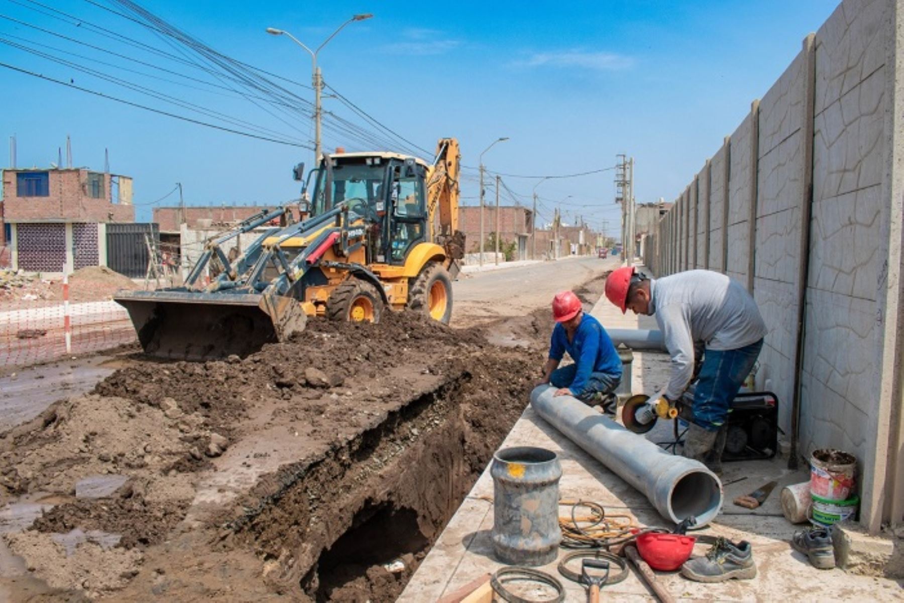 Obras de tendido de redes de agua potable. Cortesía