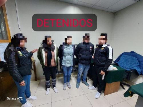 La Policía Nacional detuve en Cusco a tres ciudadanos bolivianos por tener más de 50 tarjetas de bancos de ese país de aparente origen ilegal. ANDINA/Difusión
