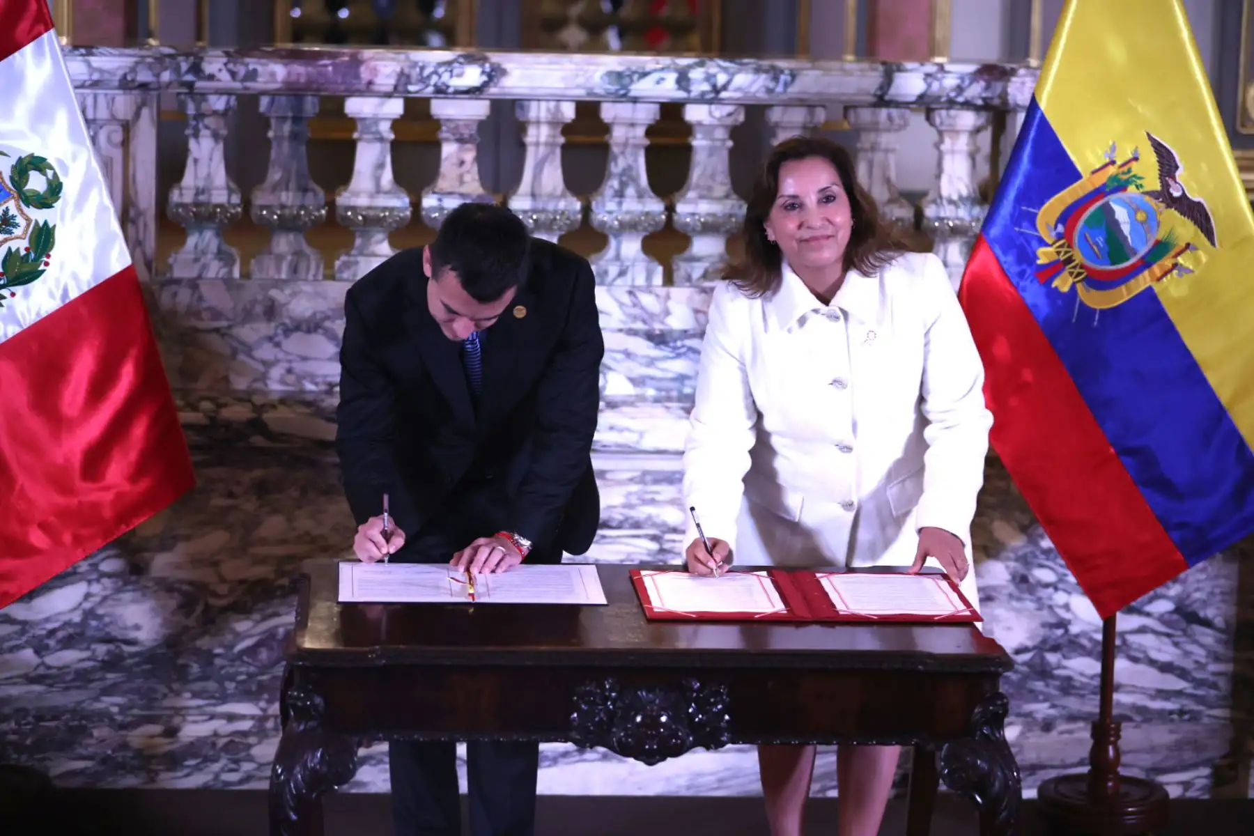 La presidenta Dina Boluarte dijo hoy que durante el XV Gabinete Ministerial Perú –Ecuador hubo un diálogo productivo y orientado a resultados concretos, a fin de priorizar el desarrollo y el bienestar de las poblaciones de ambos países y alcanzar nuevos niveles de colaboración e integración. 
Foto: ANDINA/Juan Carlos Guzmán