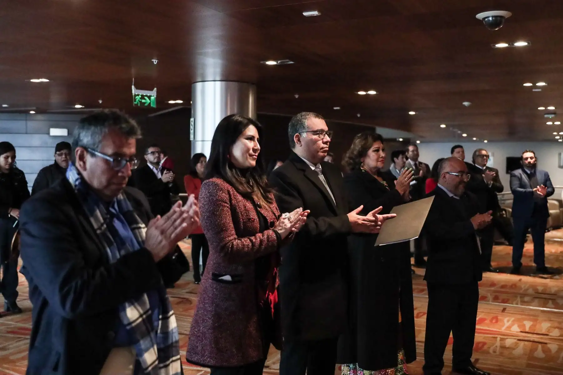 La exposición fotográfica “El Gran Teatro Nacional en los ojos de El Peruano”, continuará de manera trimestral en el moderno foyer del segundo piso. . Foto: ANDINA/Connie Calderon