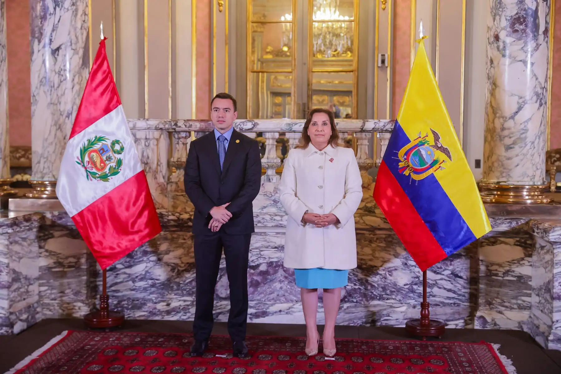 La jefa de Estado Dina Boluarte y el mandatario de Ecuador, Daniel Noboa, suscriben la Declaración Presidencial de Lima, que contiene 49 acuerdos. Foto: ANDINA/ Prensa Presidencia