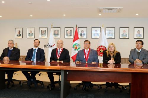 Ceplan y el Colegio de Ingenieros del Perú, Consejo Departamental de Lima (CIP-CD Lima), firmaron un convenio marco de cooperación para fortalecer el desarrollo sostenible y la planificación de largo plazo. Foto: Cortesía.