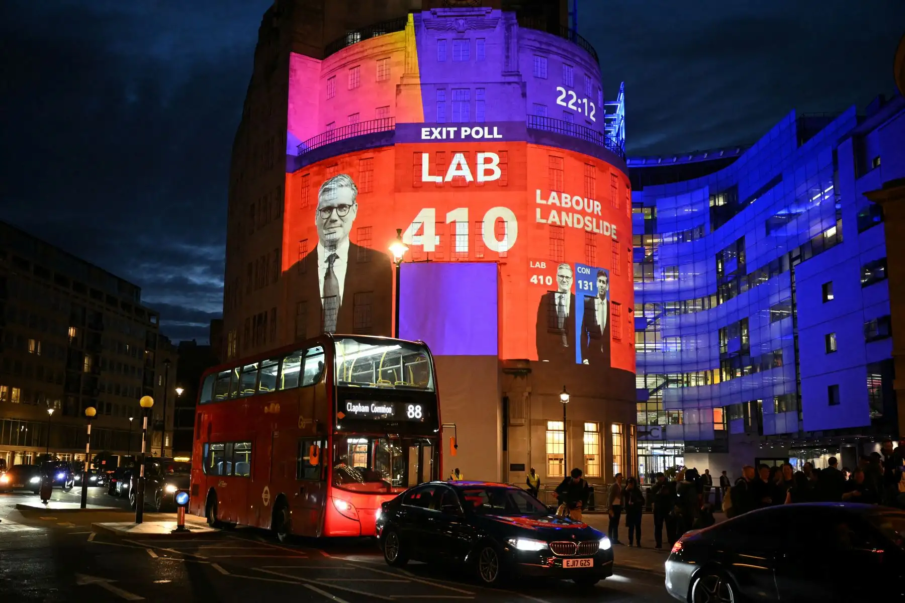 Los laboristas lograron una victoria histórica el jueves en las elecciones legislativas británicas, según los primeros sondeos a pie de urna, tras el cierre de los centros de votación, lo que pondrá fin a 14 años de gobiernos conservadores. Foto: AFP