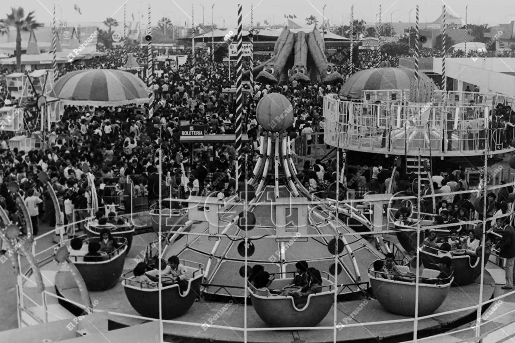 Lima - 20 julio 1979 / Para niños y jóvenes, los juegos mecánicos son el corazón de la Feria del Hogar. Foto: Archivo Histórico de El Peruano