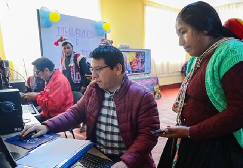 Más de 50 artesanos de Cusco se beneficiaron con el servicio que brinda el Centro de Acceso Digital del MTC. Gracias a ello lograron inscribirse en el Registro Nacional de Artesanos.