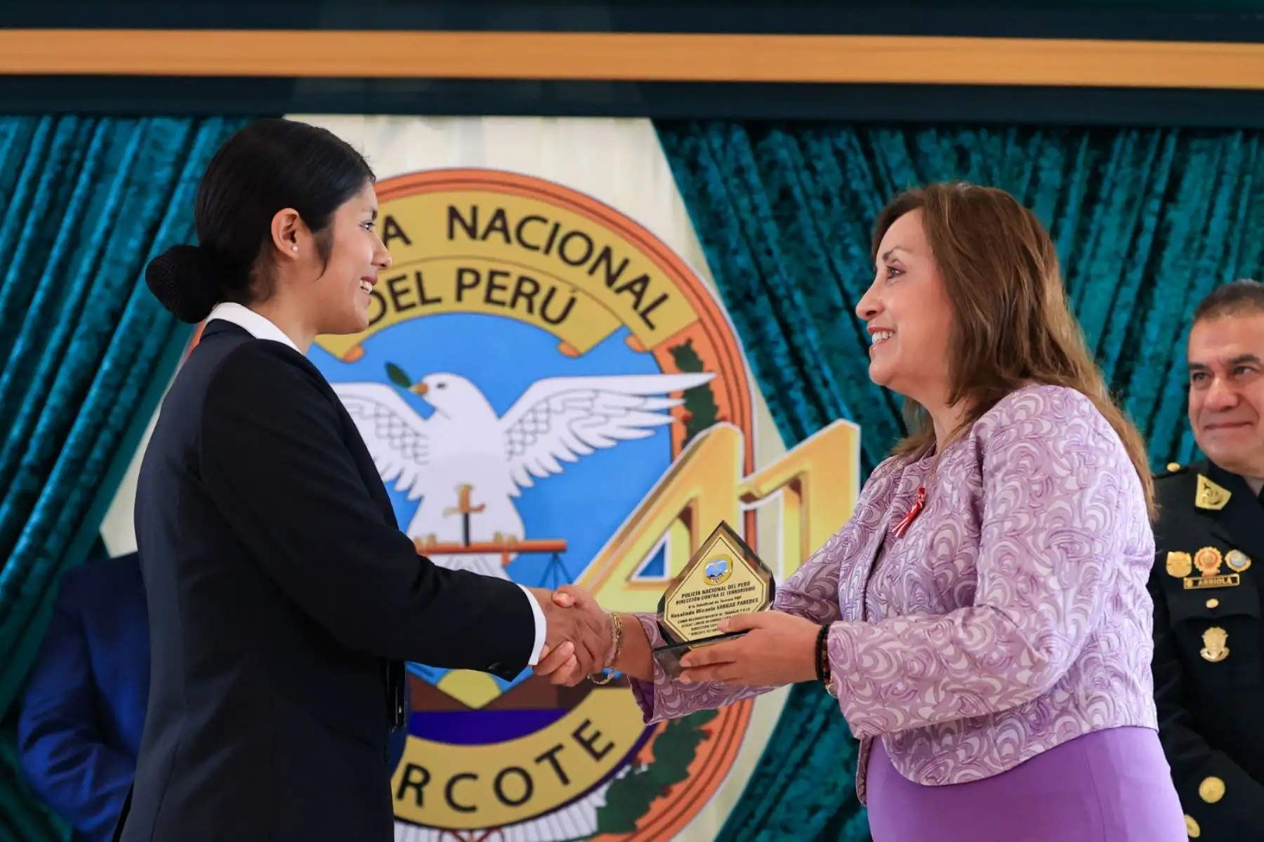 La presidenta de la república, Dina Ercilia Boluarte Zegarra, reconoció la valerosa e importante labor que realizan los efectivos de la Dirección Contra el Terrorismo de la Policia Nacional del Perú - Dircote, durante la ceremonia por el 41.° aniversario de la unidad policial. Foto: ANDINA/ Prensa Presidencia