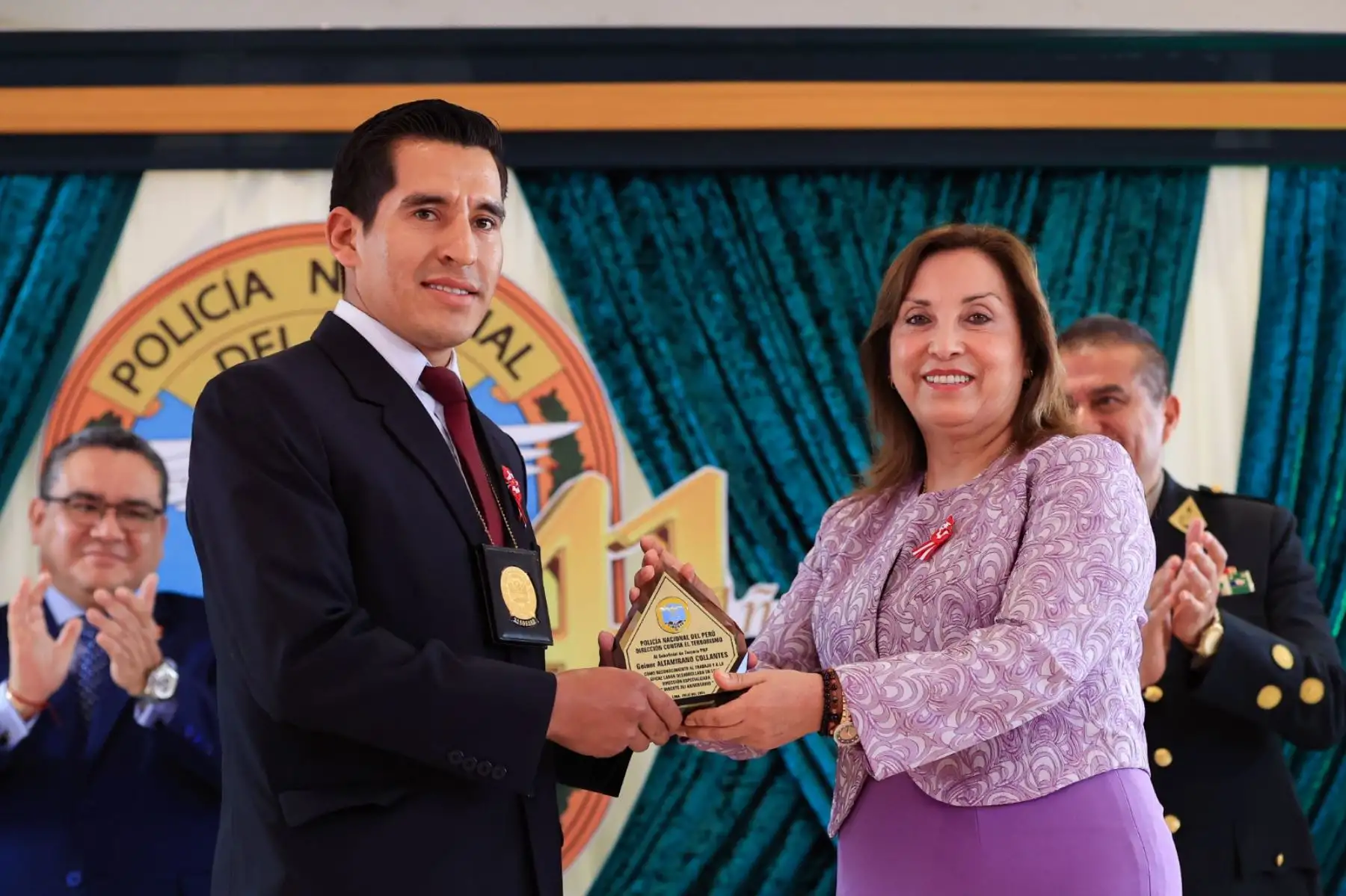 La presidenta de la república, Dina Ercilia Boluarte Zegarra, reconoció la valerosa e importante labor que realizan los efectivos de la Dirección Contra el Terrorismo de la Policia Nacional del Perú - Dircote, durante la ceremonia por el 41.° aniversario de la unidad policial. Foto: ANDINA/ Prensa Presidencia