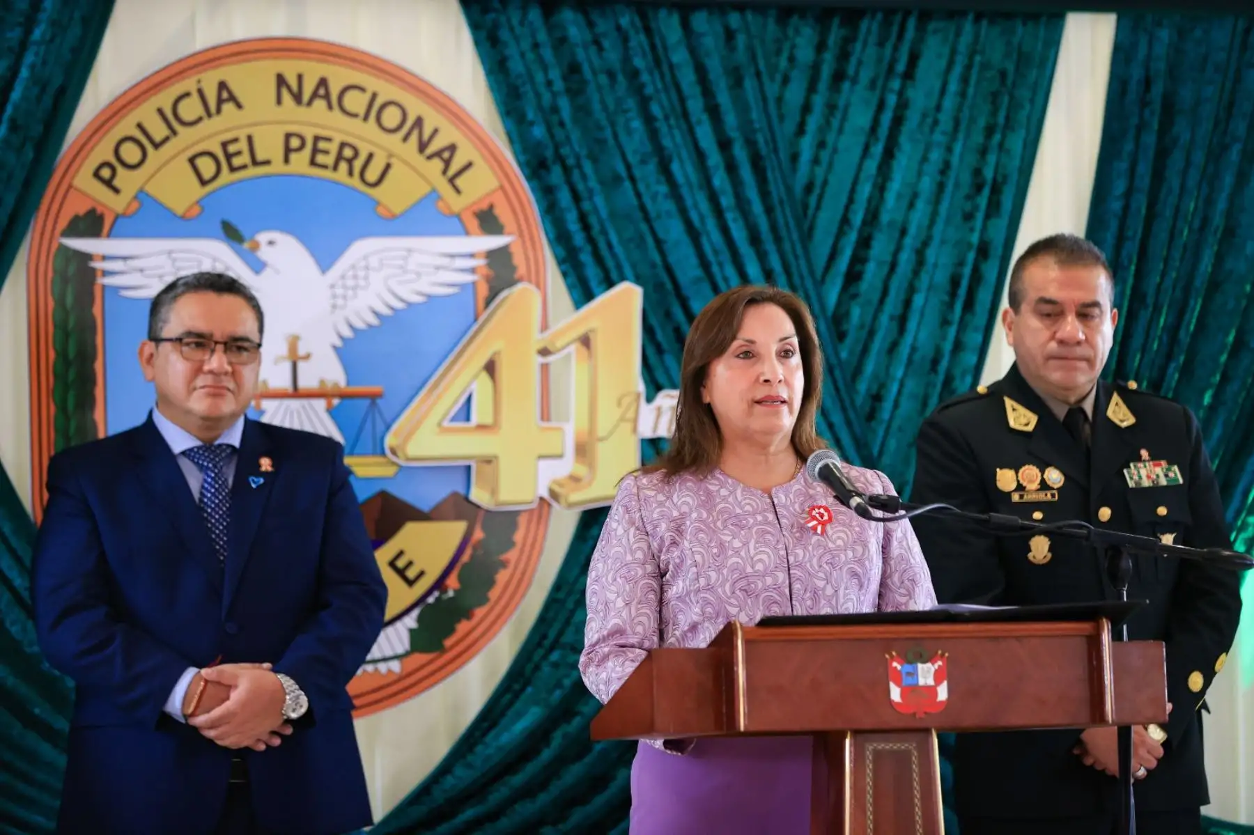 La presidenta de la república, Dina Ercilia Boluarte Zegarra, reconoció la valerosa e importante labor que realizan los efectivos de la Dirección Contra el Terrorismo de la Policia Nacional del Perú - Dircote, durante la ceremonia por el 41.° aniversario de la unidad policial. Foto: ANDINA/ Prensa Presidencia