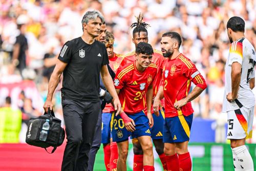 El futbolista español, Pedri sale lesionado en el partido ante Alemania por la Eurocopa 2024.