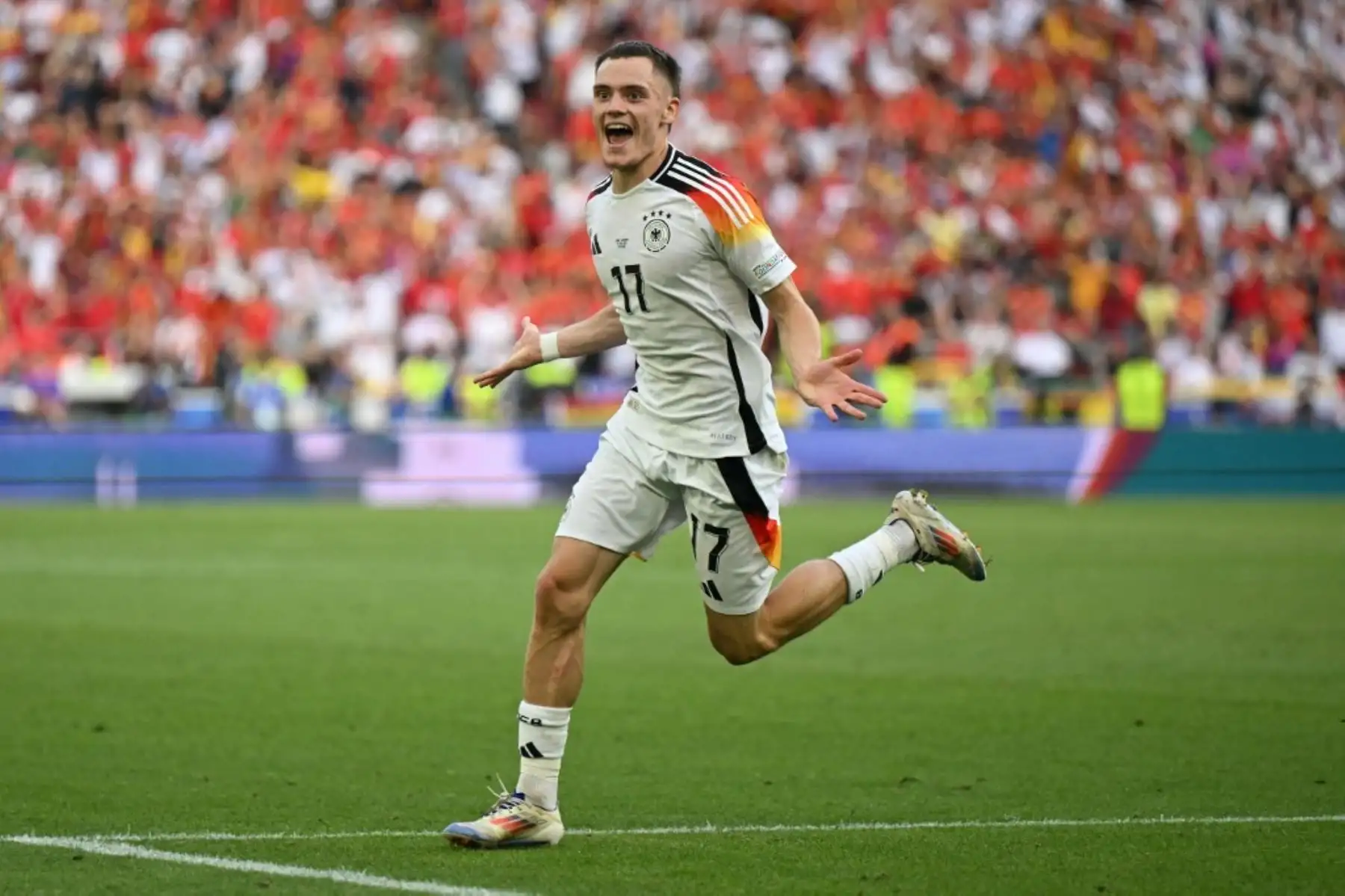 El centrocampista alemán Florian Wirtz celebra marcar el primer gol de su equipo durante el partido de fútbol de cuartos de final de la UEFA Euro 2024 entre España y Alemania en el Stuttgart Arena de Stuttgart. Foto: AFP