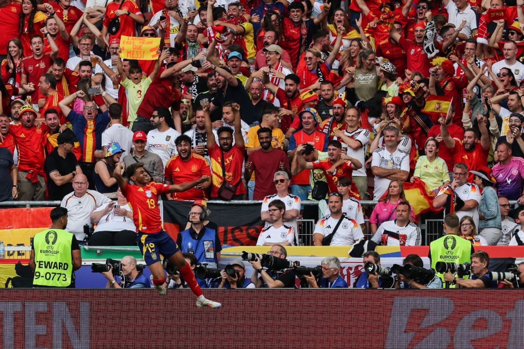 El delantero español Lamine Yamald durante el partido de fútbol de cuartos de final de la UEFA Euro 2024 entre España y Alemania en el Stuttgart Arena de Stuttgart. Foto: AFP