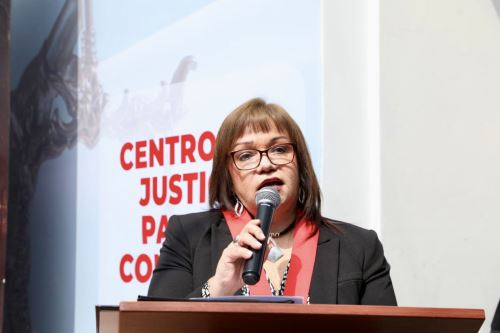 La presidenta de la Corte Superior de Justicia de Lima, María Vidal La Rosa Sánchez, afirmo que darán apoyo integral a la vícitimas para empoderarlas. ANDINA/ Corte de Lima.