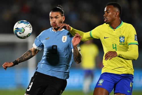 Brasil sale a jugarse el todo o nada ante los uruguayos