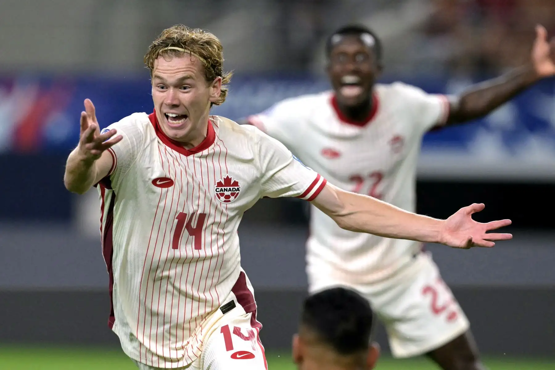 El delantero canadiense Jacob Shaffelburg celebra marcar el primer gol de su equipo durante el partido de fútbol de cuartos de final del torneo Conmebol Copa América 2024 entre Venezuela y Canadá.
Foto. ANDINA/AFP