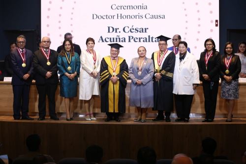 Chiclayo: Gobernador César Acuña recibió el Honoris Causa por universidad Señor de Sipán