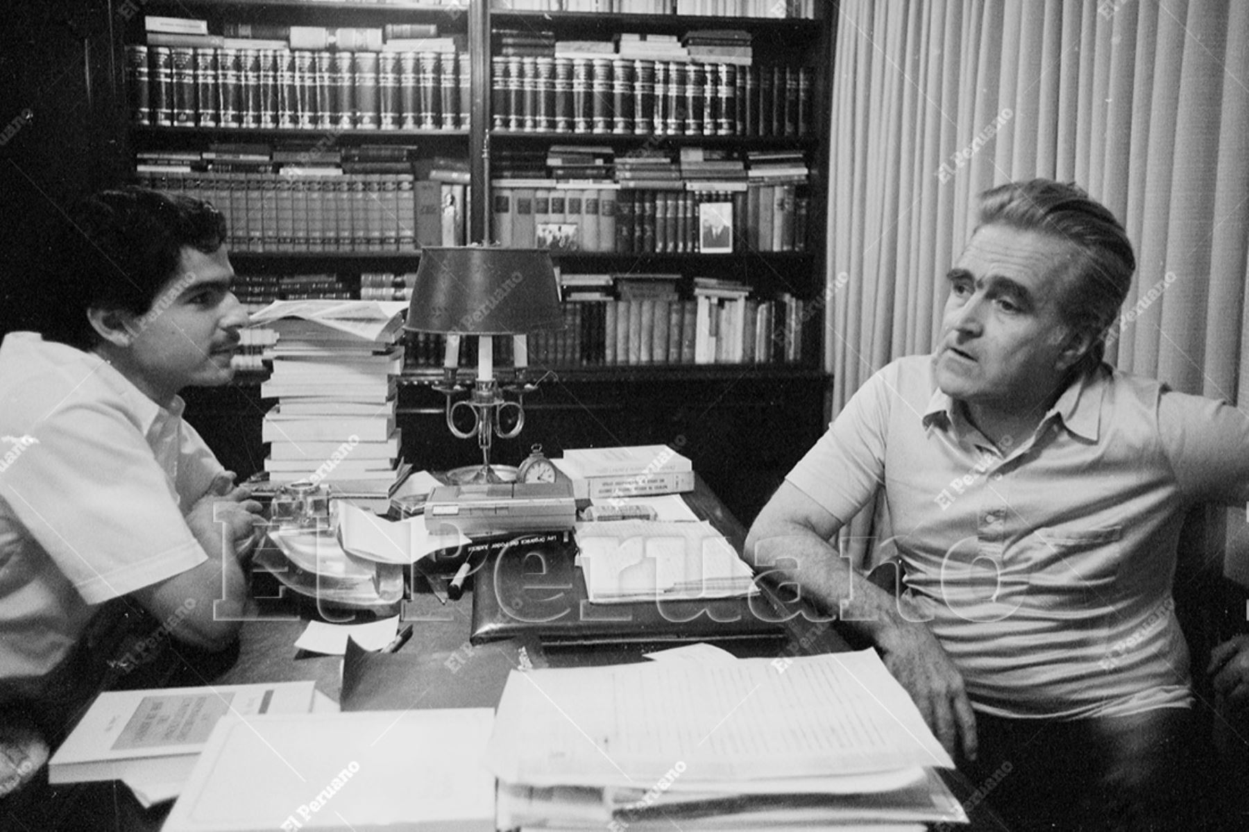 Lima - 8 abril 1988 / Entrevista al jurista y senador Javier Valle Riestra. Foto: Archivo Histórico de El Peruano  / Rómulo Luján