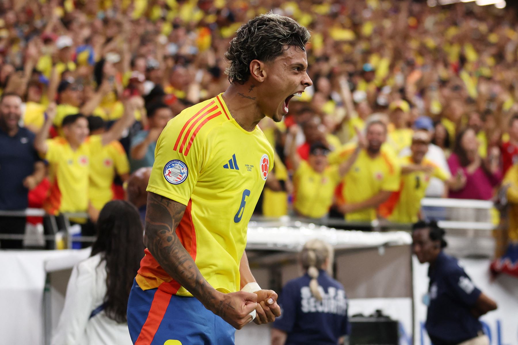 Richard Ríos de Colombia celebra luego de anotar el cuarto gol del equipo durante el partido de cuartos de final de la CONMEBOL Copa América 2024 entre Colombia y Panamá en el State Farm Stadium.
Foto: AFP