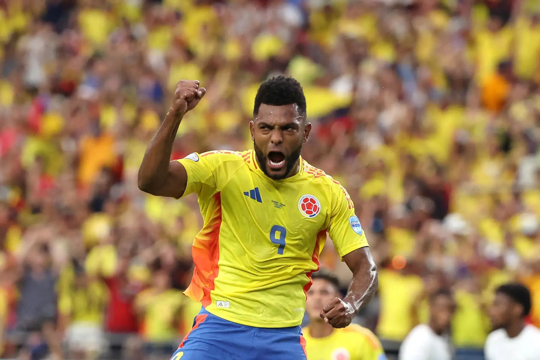 El delantero colombiano  Miguel Borja celebra marcar el quinto gol de su equipo durante el partido de fútbol de cuartos de final del torneo Conmebol Copa América 2024 entre Colombia y Panamá en el State Farm Stadium en Glendale, Arizona.
Foto: AFP