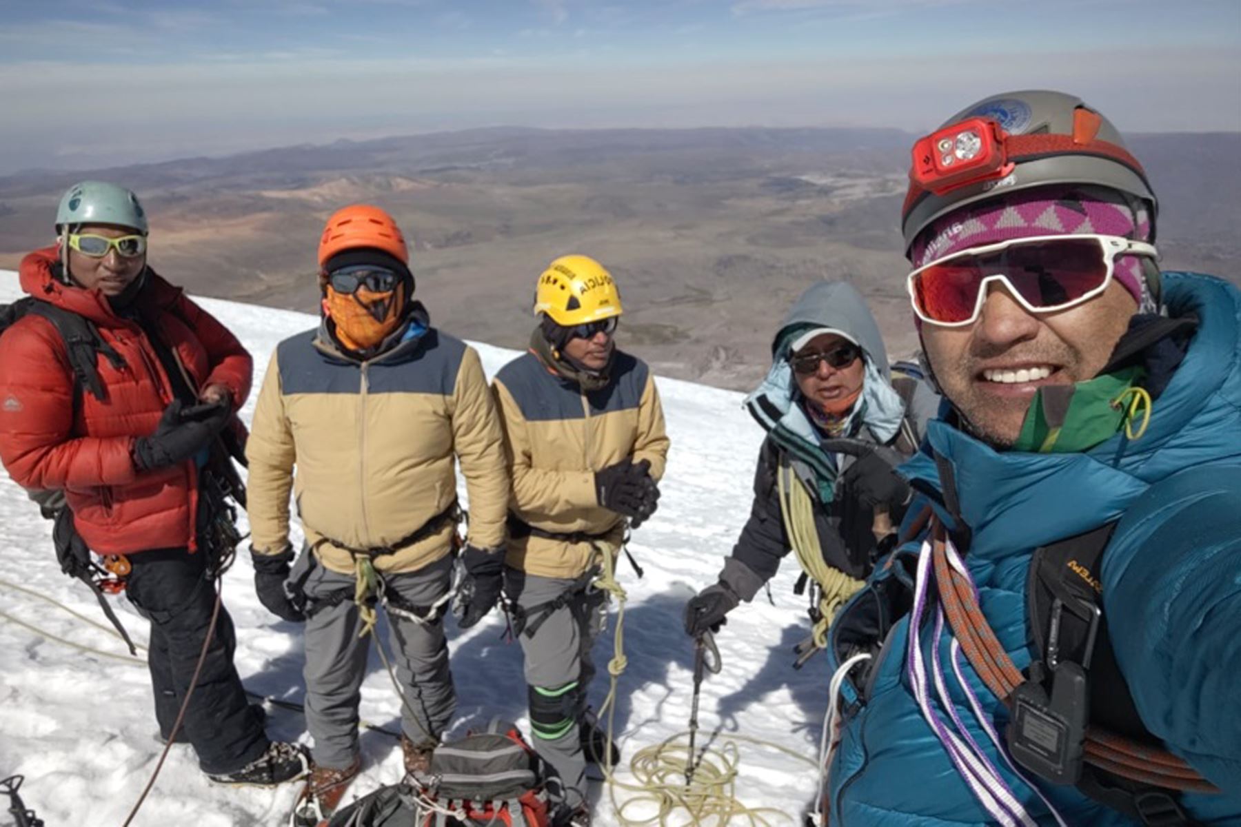 Policía de Alta Montaña halló equipos de turista brasileño desaparecido en el nevado Coropuna. ANDINA/Difusión