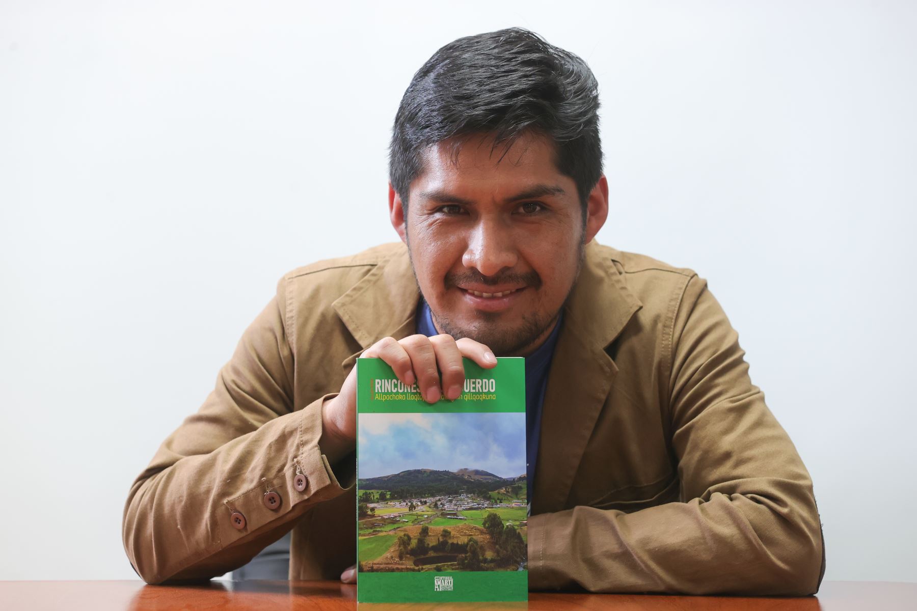 Livio Jabel Huaripaucar  Huancahuari es docente y actualmente esdirector del colegio Canchacancha, ubicado en el distrito de Chuschi en la provincia de Cangallo. ANDINA/ Archivo de Livio Huaripaucar.