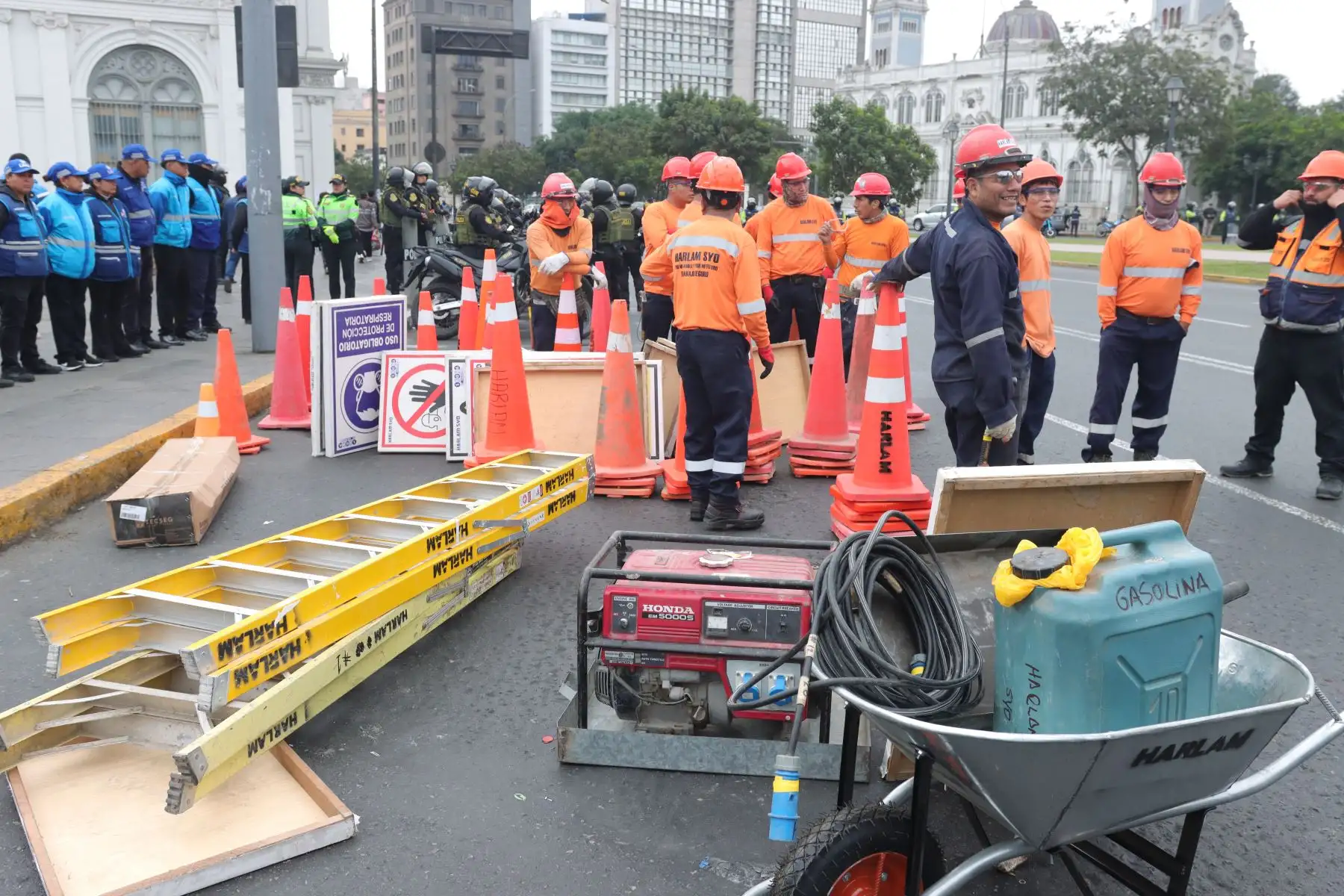 Problemas en el inicio de las obras de la construcción de la Línea 2 del metro. En la avenida 9 de Diciembre y el Óvalo Grau.. 
Foto: ANDINA/ Lino Chipana.