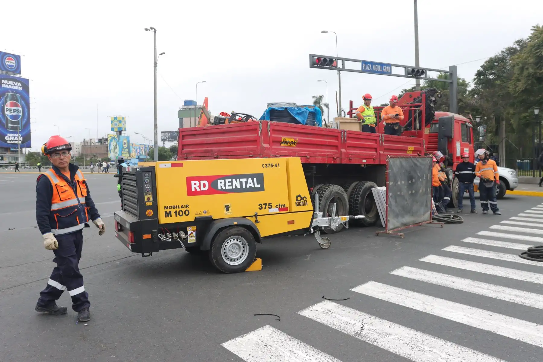 Problemas en el inicio de las obras de la construcción de la Línea 2 del metro. En la avenida 9 de Diciembre y el Óvalo Grau. Foto: ANDINA/ Lino Chipana.