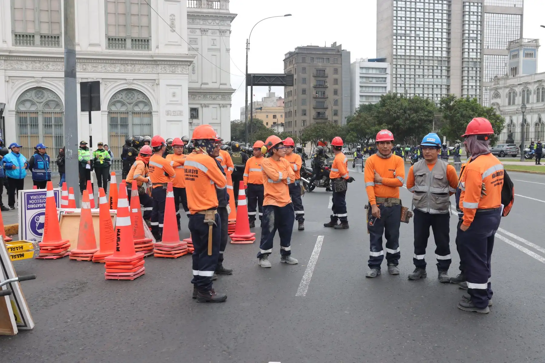 Problemas en el inicio de las obras de la construcción de la Línea 2 del metro. En la avenida 9 de Diciembre y el Óvalo Grau. Foto: ANDINA/ Lino Chipana.