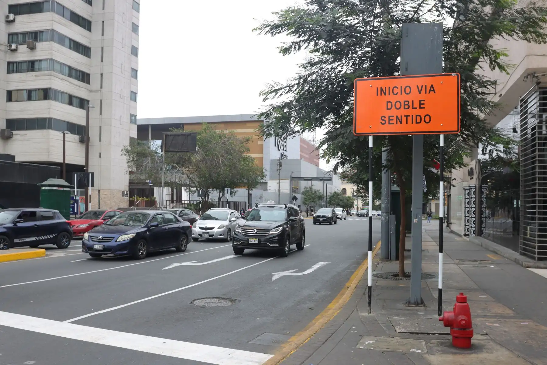 Plan de desvío de transporte público y privado por la a construcción de la Línea 2 del Metro. Recorrido por las avenidas Grau, Paseo de República, Bolivia, Alfonso Ugarte, Guzmán Blanco, 28 de Julio y Plaza Grau. Foto: ANDINA / Lino Chipana.