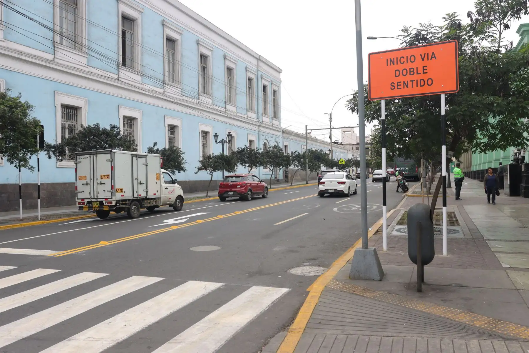 Plan de desvío de transporte público y privado por la a construcción de la Línea 2 del Metro. Recorrido por las avenidas Grau, Paseo de República, Bolivia, Alfonso Ugarte, Guzmán Blanco, 28 de Julio y Plaza Grau. Foto: ANDINA / Lino Chipana.