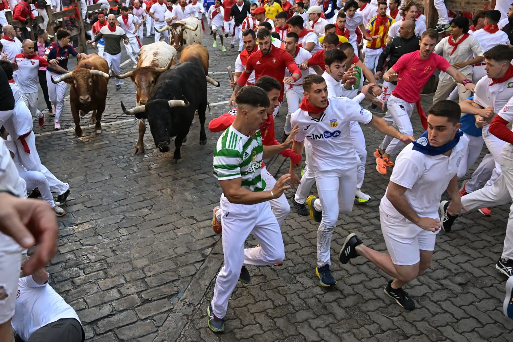 Primer encierro de los Sanfermines en el Día de San Fermín, copatrón de Pamplona, ciudad que celebra esta Fiesta de Interés Turístico Internacional hasta el próximo 14 de julio. EFE