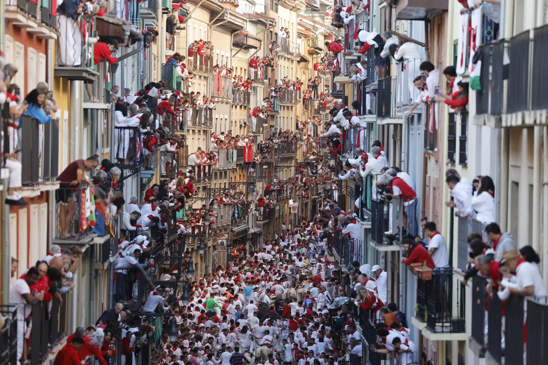 Primer encierro de los Sanfermines en el Día de San Fermín, copatrón de Pamplona, ciudad que celebra esta Fiesta de Interés Turístico Internacional hasta el próximo 14 de julio. EFE