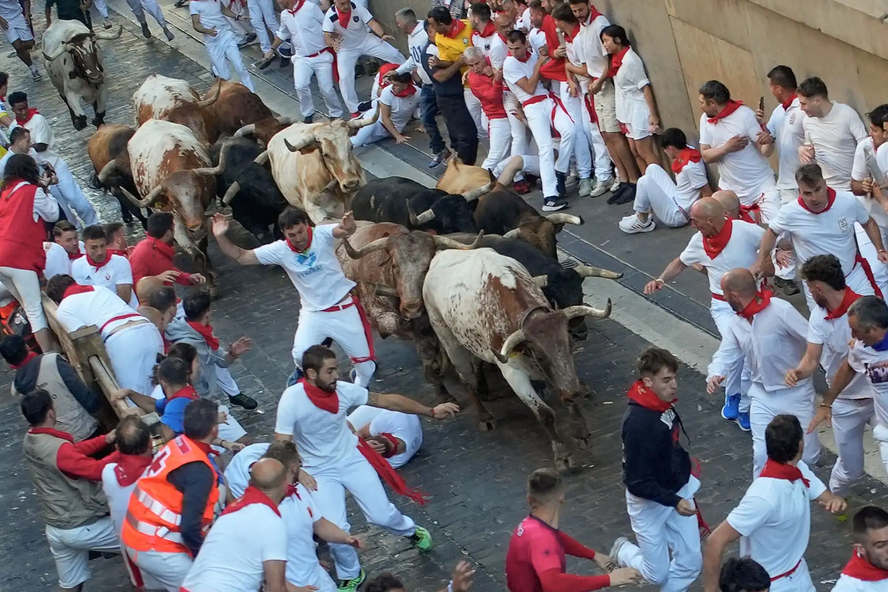 Primer encierro de los Sanfermines en el Día de San Fermín, copatrón de Pamplona, ciudad que celebra esta Fiesta de Interés Turístico Internacional hasta el próximo 14 de julio. EFE