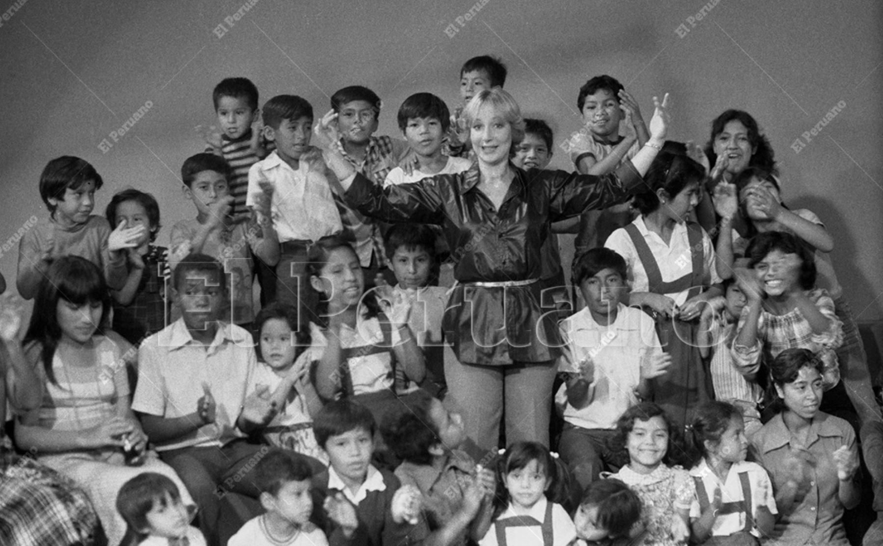 Lima - 7 mayo 1980 / Mirtha Patiño animadora de programa infantil Villa Juguete en Panamericana Televisión. Foto: Archivo Histórico de El Peruano / Oswaldo Sánchez