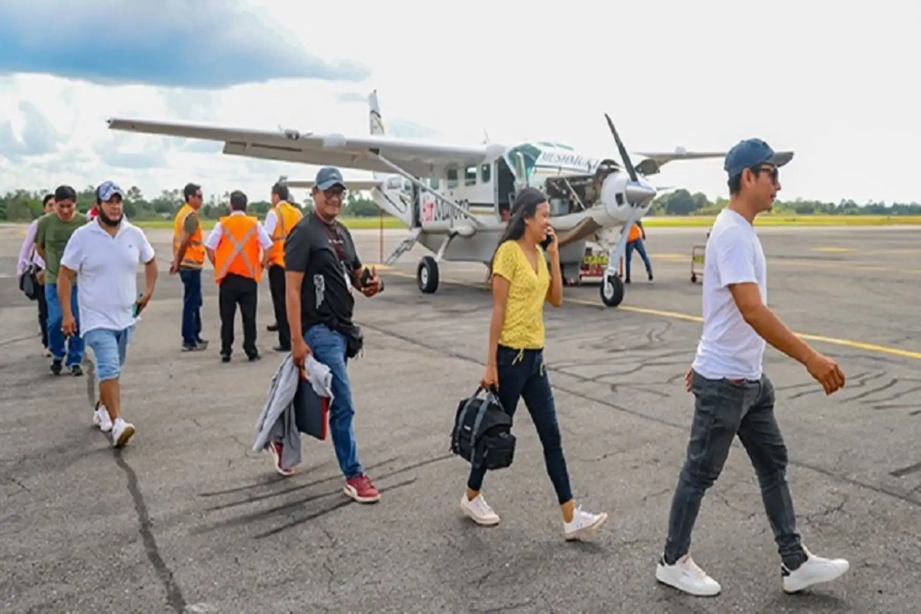 Facilitan que ciudadanos se movilicen desde los aeropuertos de Iquitos, Pucallpa y Tarapoto hacia 11 localidades de frontera. Cortesía MTC