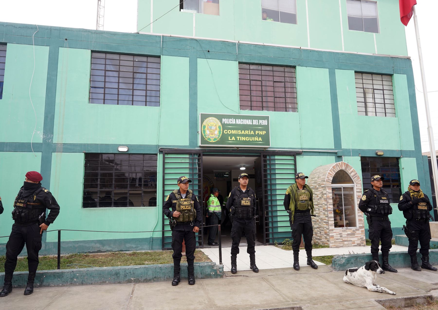 Autoridades detuvieron al comisario y a un suboficial PNP de la comisaría de La Tinguiña, en Ica, por estar implicados en un presunto delito de cohecho pasivo. Foto: Genry Bautista