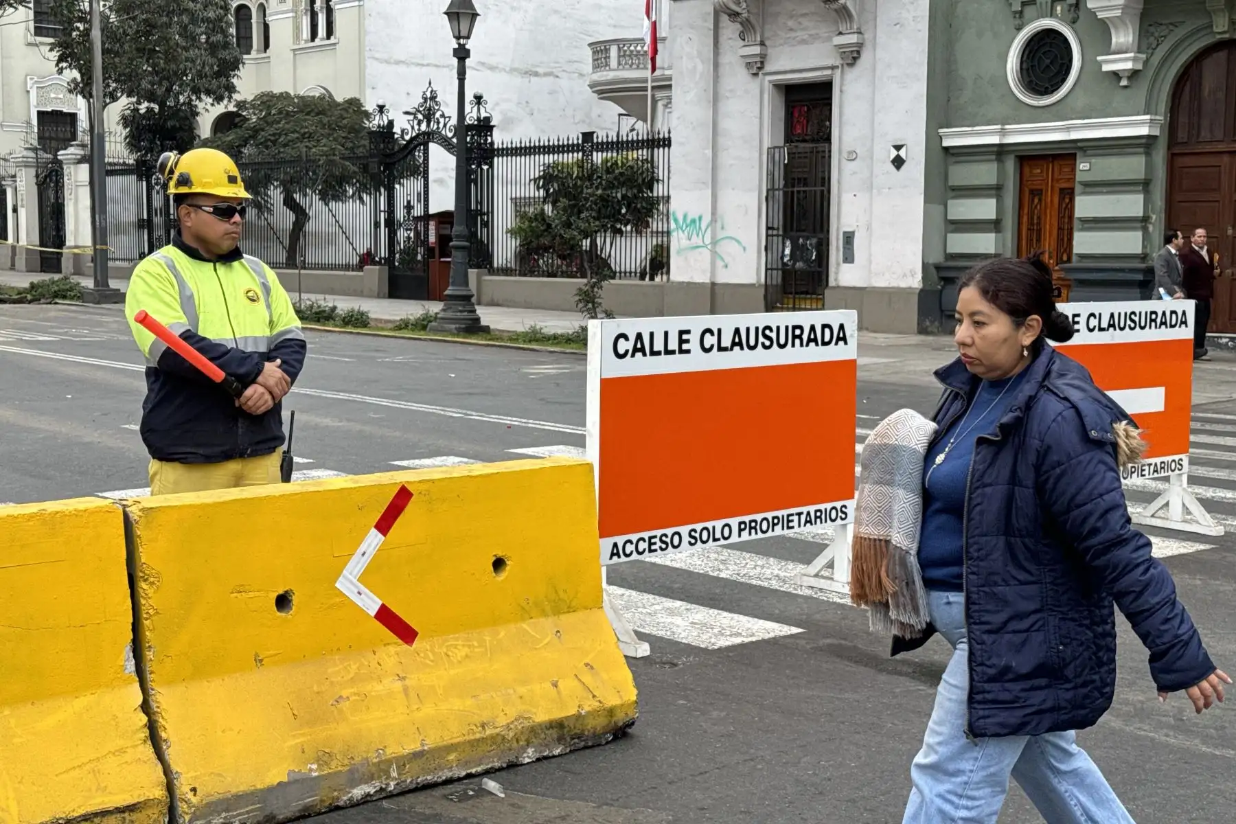 Regidora de la Municipalidad de Lima indicó que la concesionaria de la Línea 2 del Metro presentó el plan de desvíos para el inicio de obras de la Estación Central de la Línea 2 del Metro recién el viernes 5 de julio, sin ofrecer el tiempo necesario para verificar la documentación, ni para realizar una marcha blanca en las vías que serían intervenidas.