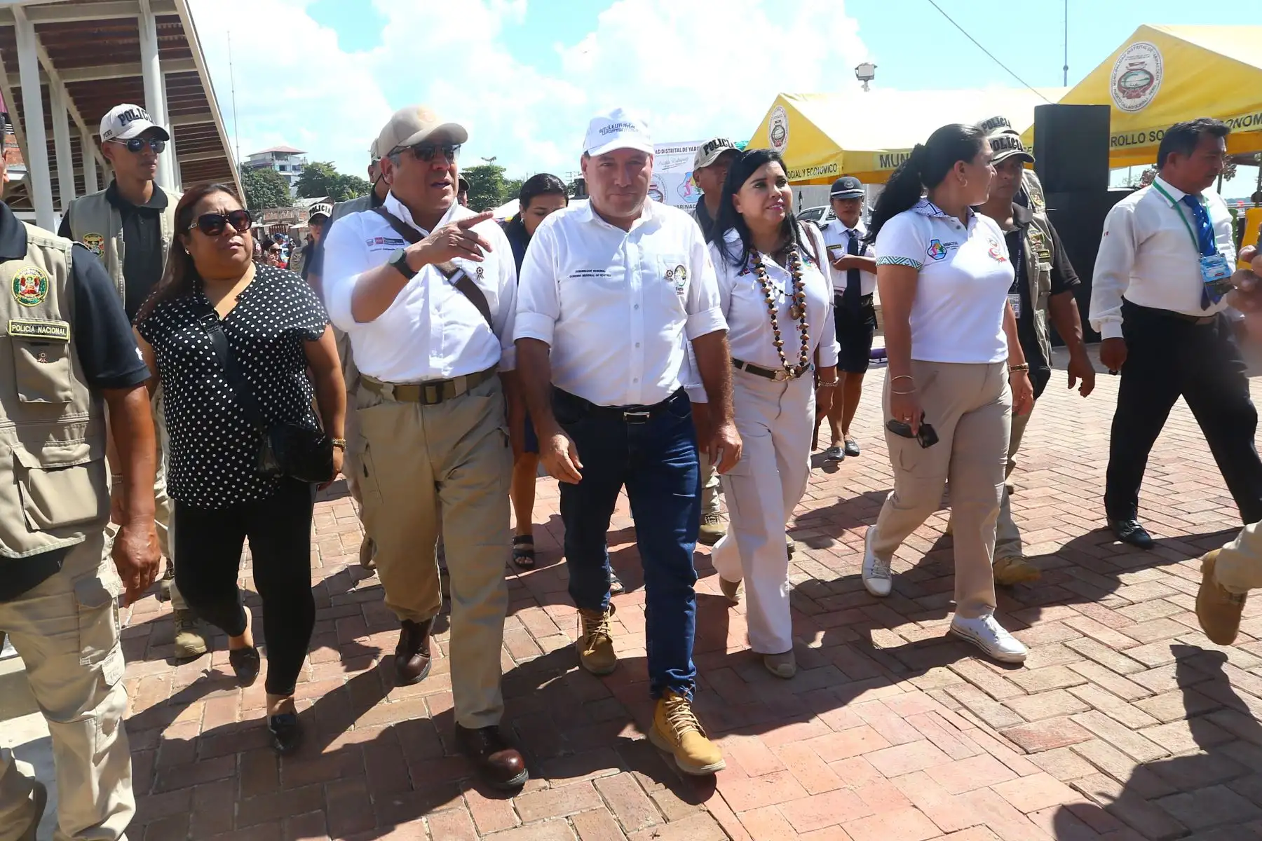 Presidente del Consejo de Ministros , Gustavo Adrianzén en medio de una enorme expectativa y júbilo hoy será inaugurado el bulevar de Yarinocha, en la ciudad de Pucallpa (región Ucayali). Esta obra  se convertirá no solo en uno de los principales atractivos turísticos, también será el espacio ideal para eventos nacionales e internacionales como la APEC 2024.
Foto: ANDINA/Eddy Ramos