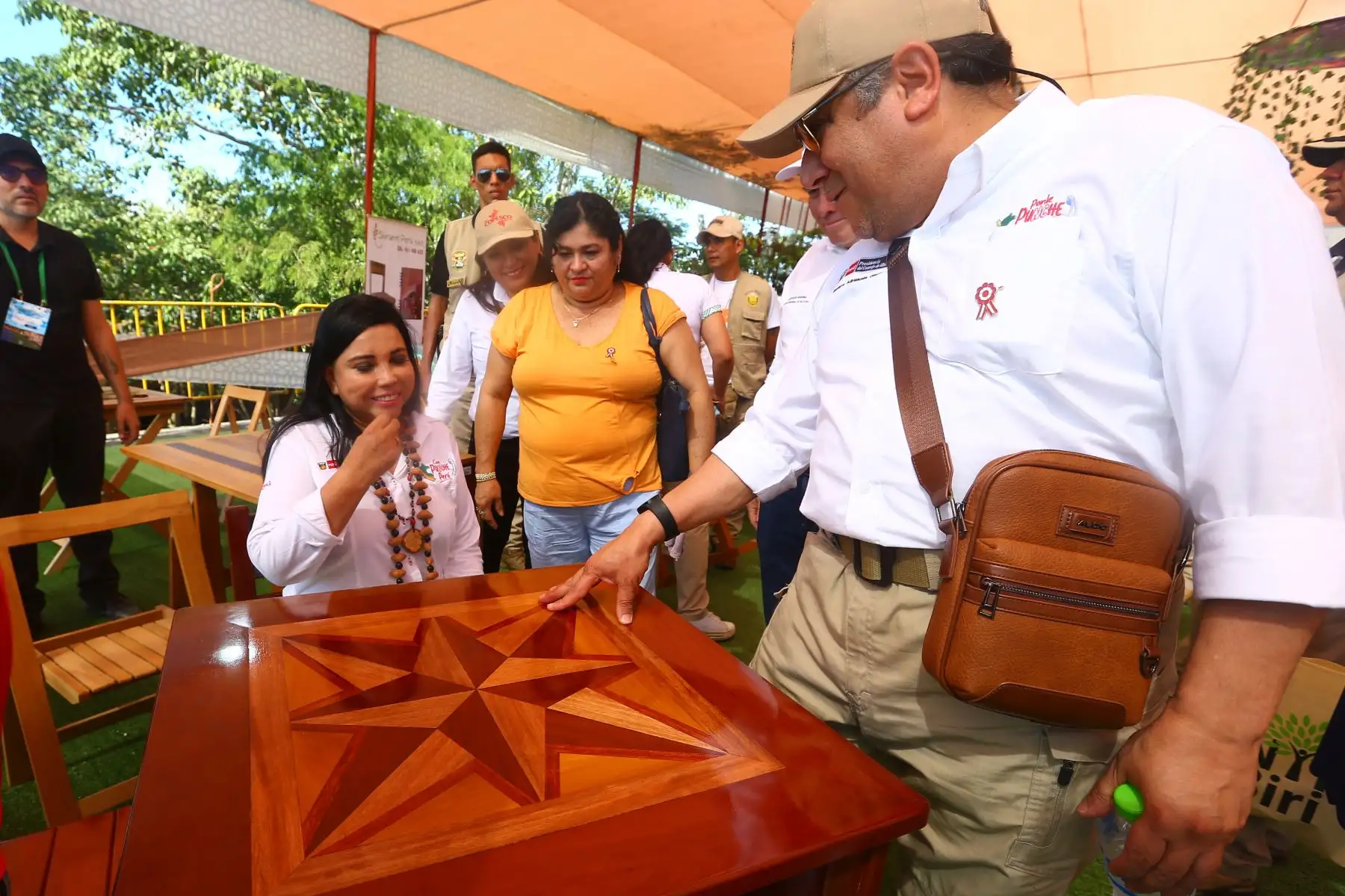 Presidente del Consejo de Ministros , Gustavo Adrianzén y la ministra de Comercio Exterior y Turismo, Elizabeth Galdo llegan a la ciudad de Pucallpa e inspeccionan las obras del nuevo bolevard Yarinacocha que hoy será inaugurado.
Foto: ANDINA/ Eddy Ramos