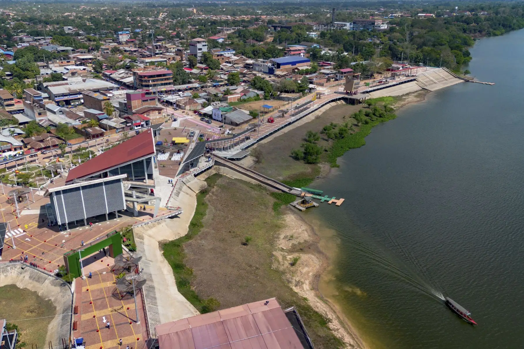 El bulevar de Yarinacocha, la impresionante infraestructura turística se ubica a orillas de la laguna de Yarinacocha, uno de los mayores atractivos de Ucayali. ANDINA/Difusión