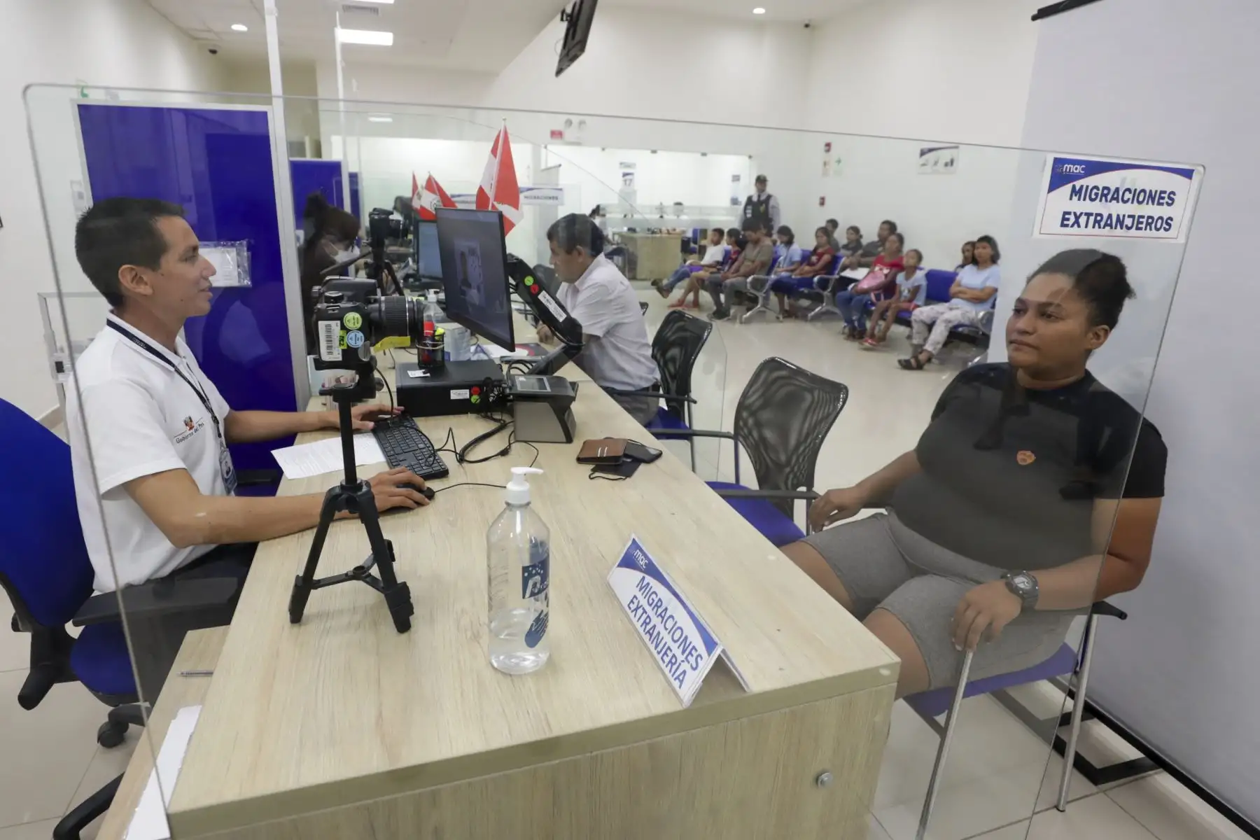 Supervisión del funcionamiento del Centro Mac Ucayali en Pucallpa. Foto. ANDINA/PCM