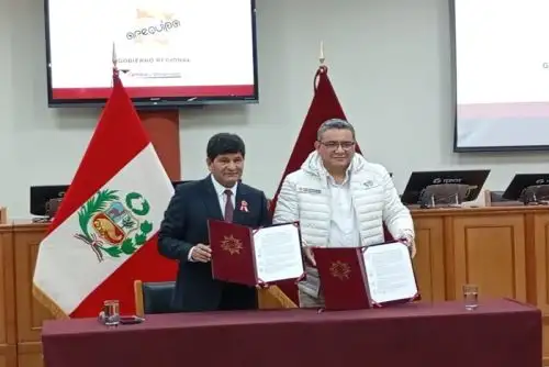 En el convenio se precisa que se adquirirán camionetas pickups 4x4 de doble cabina debidamente equipadas.