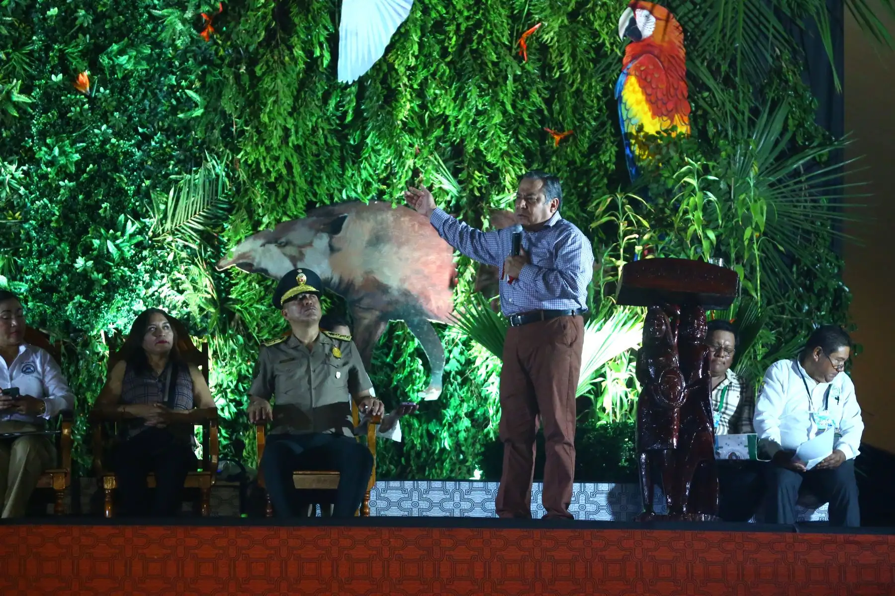 En medio de una enorme expectativa y de júbilo hoy se inauguró el bulevar de Yarinocha, en la ciudad de Pucallpa (región Ucayali) que se convertirá no solo en uno de los principales atractivos turísticos y en el espacio ideal para eventos nacionales e internacionales como la APEC 2024 sino también para la difusión del arte y la cultura.  En la imagen, el Presidente del Consejo de Ministros, Gustavo  Adrianzén. Foto. ANDINA/ Eddy Ramos