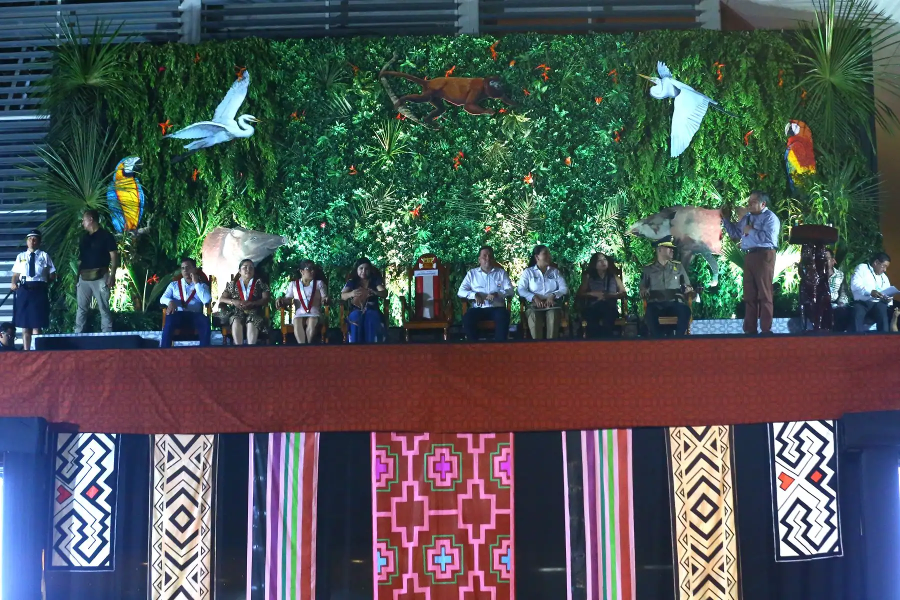 En medio de una enorme expectativa y de júbilo hoy se inauguró el bulevar de Yarinocha, en la ciudad de Pucallpa (región Ucayali) que se convertirá no solo en uno de los principales atractivos turísticos y en el espacio ideal para eventos nacionales e internacionales como la APEC 2024 sino también para la difusión del arte y  la cultura. Foto. ANDINA/ Eddy Ramos