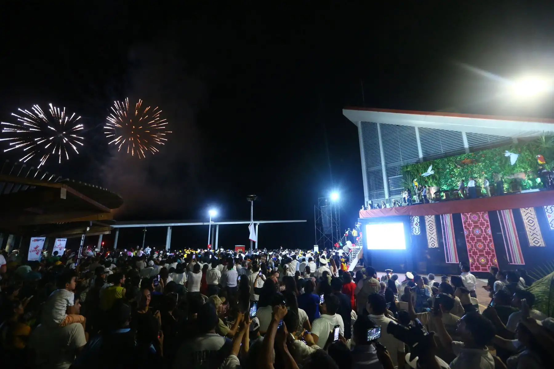 En medio de una enorme expectativa y de júbilo hoy se inauguró el bulevar de Yarinocha, en la ciudad de Pucallpa (región Ucayali) que se convertirá no solo en uno de los principales atractivos turísticos y en el espacio ideal para eventos nacionales e internacionales como la APEC 2024 sino también para la difusión del arte y  la cultura. Foto. ANDINA/ Eddy Ramos