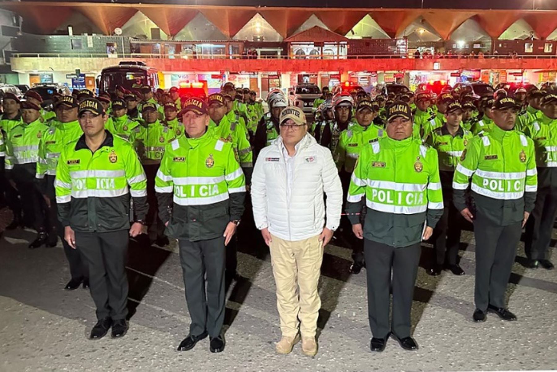 Operativo implicó el despliegue de más de 350 efectivos de distintas unidades policiales y comisarías de Arequipa, así como de 15 camionetas y más de 60 motocicletas.