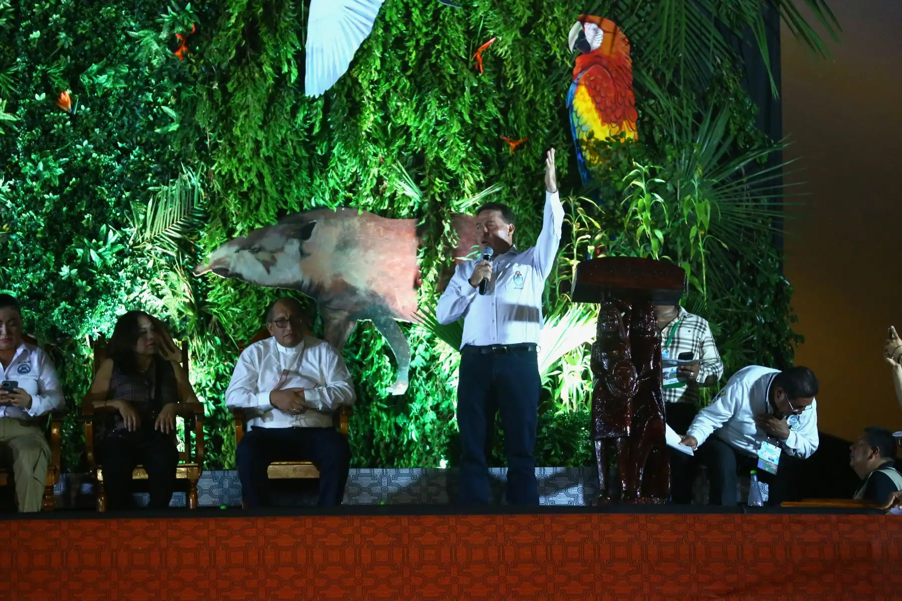 En medio de una enorme expectativa y de júbilo hoy se inauguró el bulevar de Yarinocha, en la ciudad de Pucallpa (región Ucayali) que se convertirá no solo en uno de los principales atractivos turísticos y en el espacio ideal para eventos nacionales e internacionales como la APEC 2024 sino también para la difusión del arte y  la cultura. En la imagen, Manuel Gambini, Gobernador Regional de Ucayali.
Foto. ANDINA/ Eddy Ramos