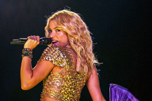 La cantante colombiana Shakira cantó en el escenario durante el Gran Premio de fórmula Uno de Singapur en  septiembre del 2011.
